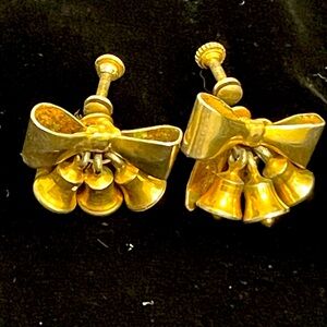Vintagee 80s Christmas earrings